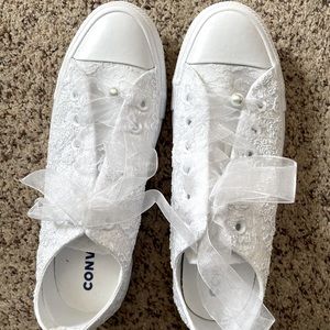 White laced converse shoes size 7.5 never worn.